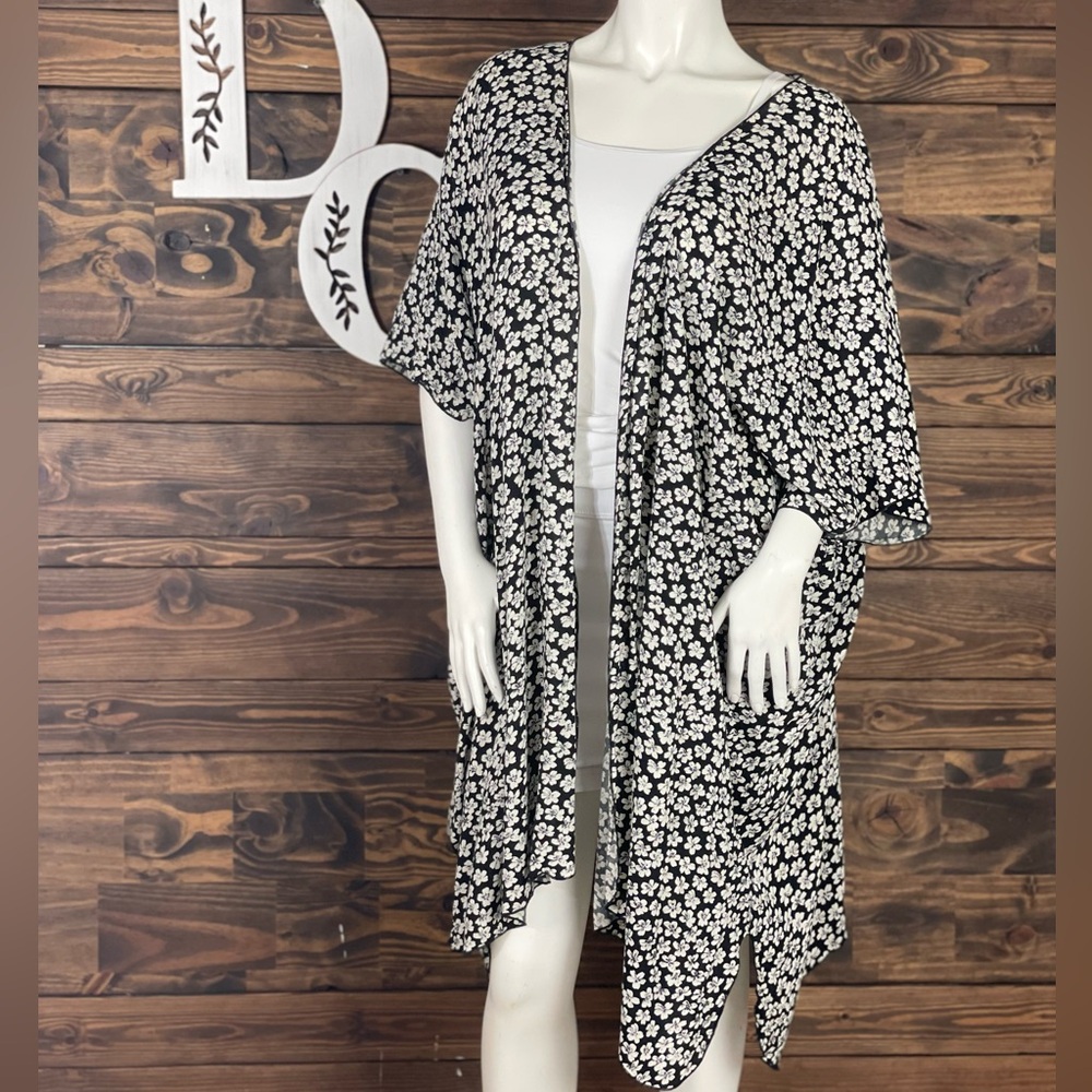 Brandy Melville |‎ Floral Flowers Flowy Kimono Open Cardigan Split Hem Oversized